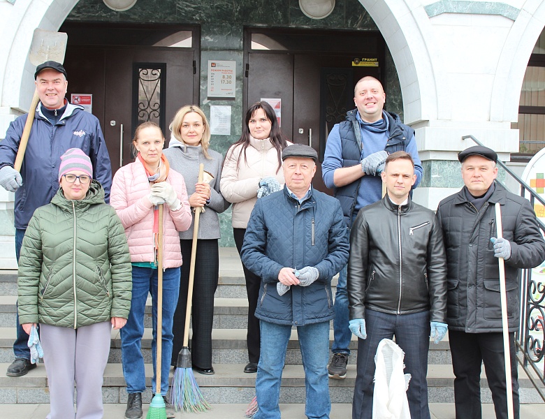 28 марта прошел весенний субботник по благоустройству территории.